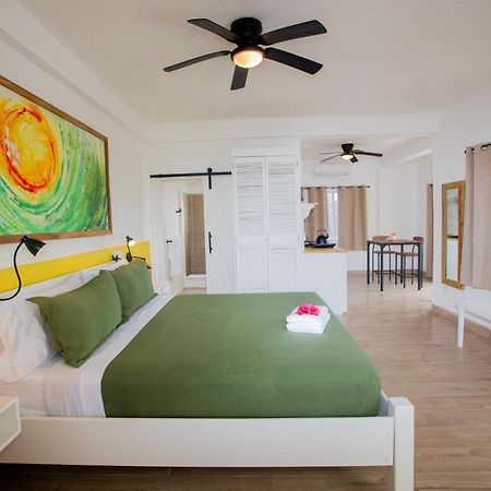 Treetops Hotel Caye Caulker Exteriör bild
