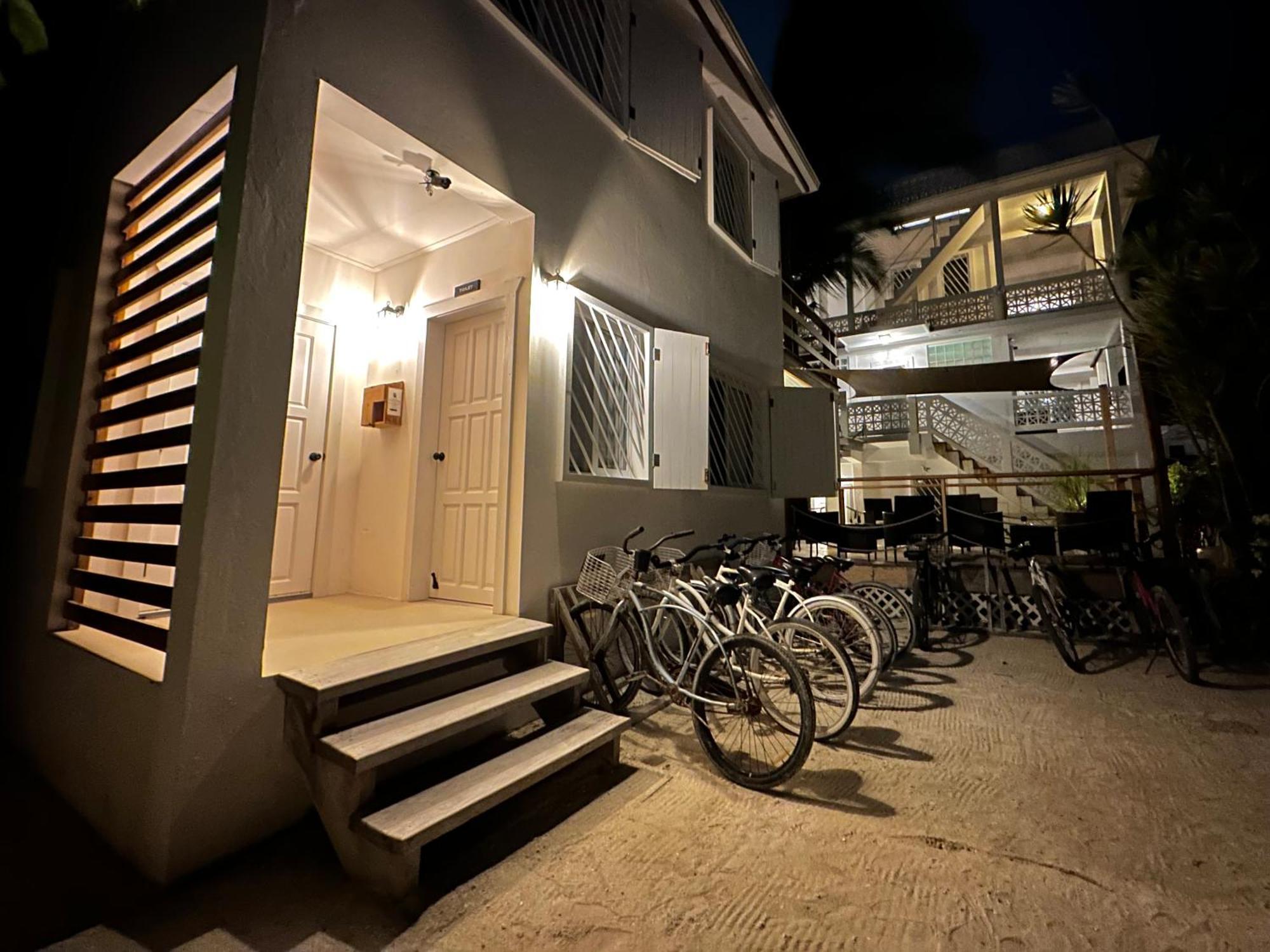 Treetops Hotel Caye Caulker Exteriör bild