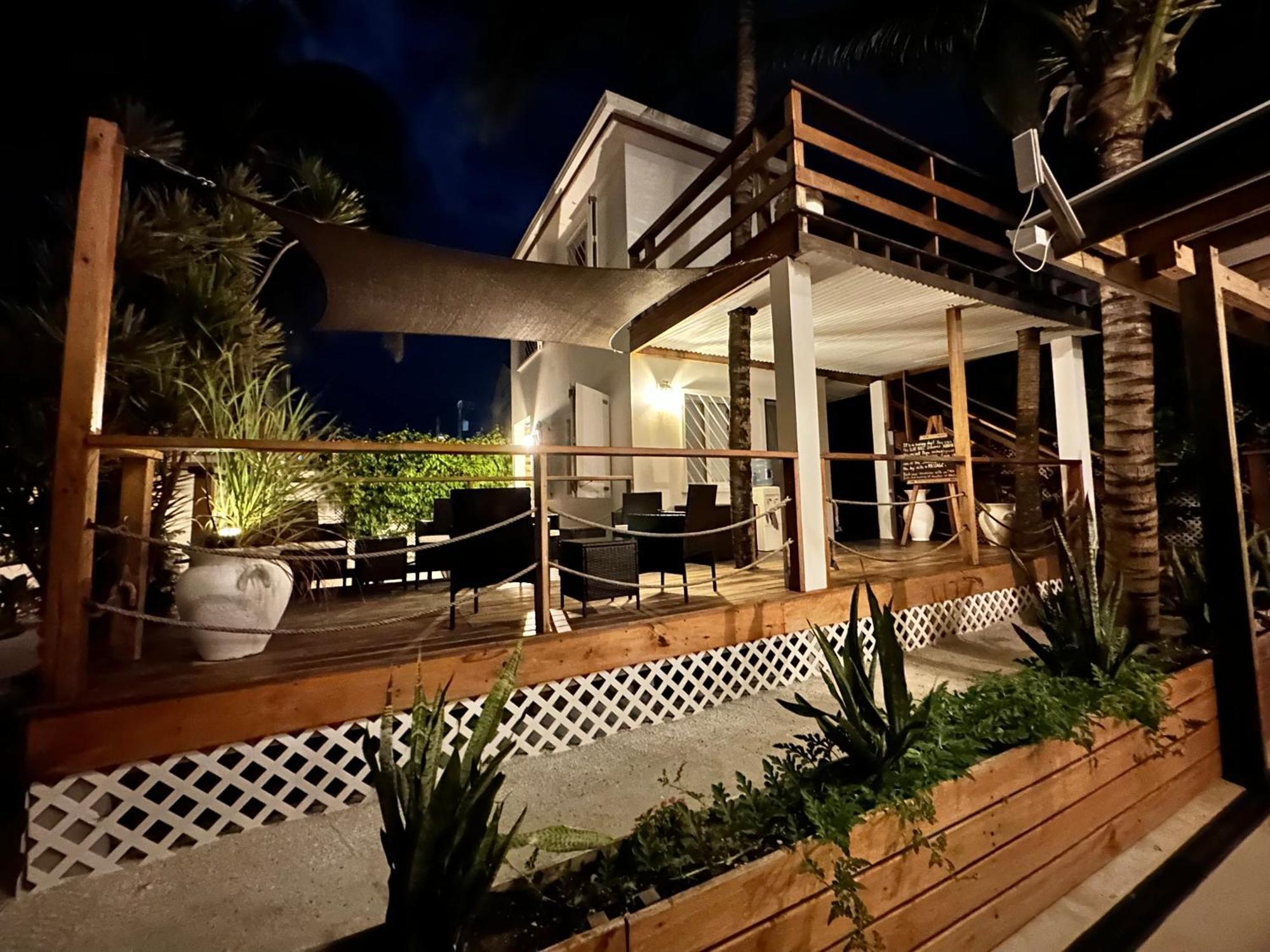 Treetops Hotel Caye Caulker Exteriör bild