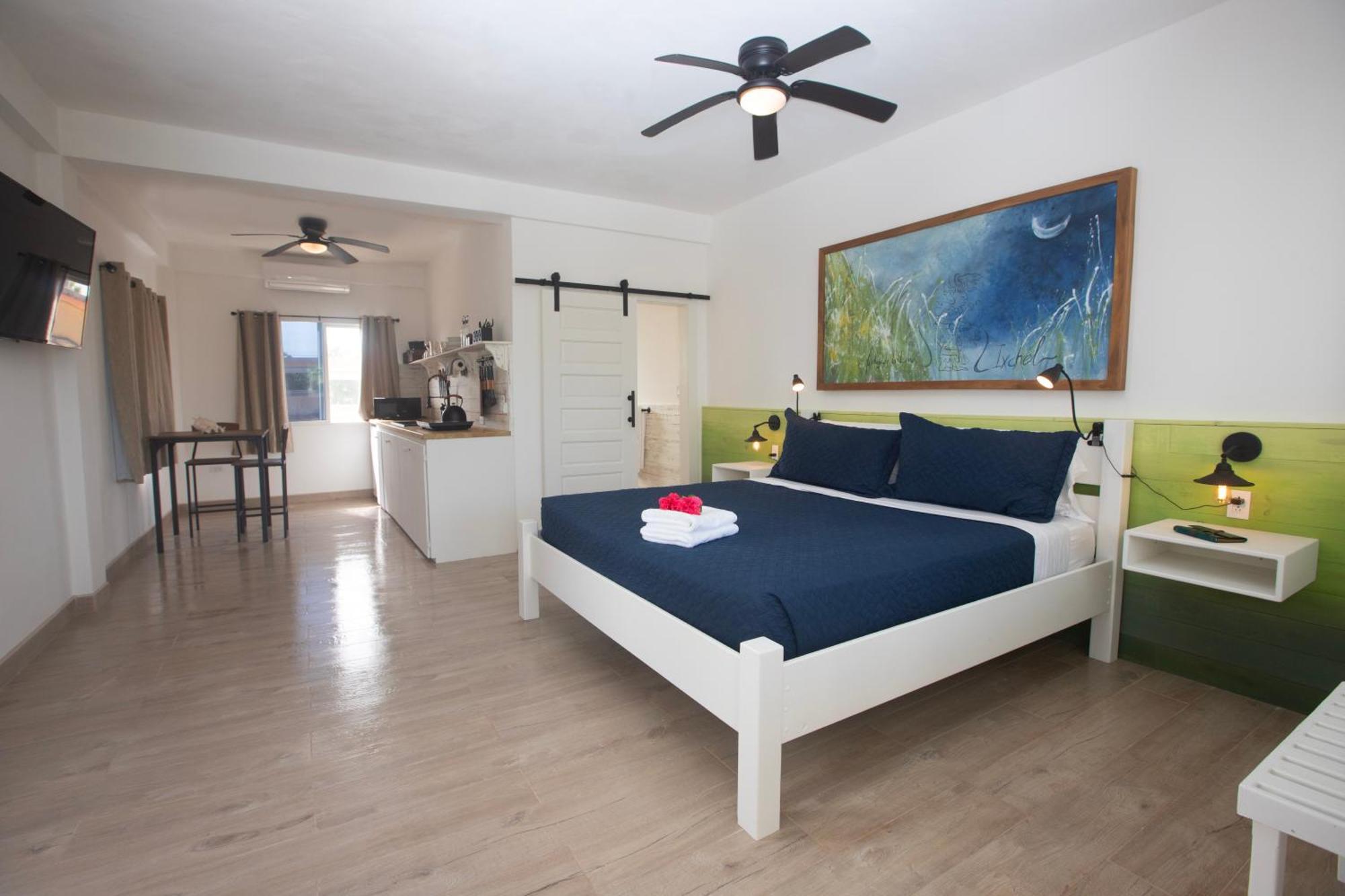 Treetops Hotel Caye Caulker Exteriör bild