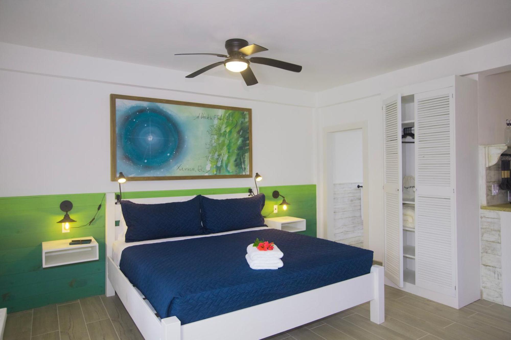 Treetops Hotel Caye Caulker Exteriör bild