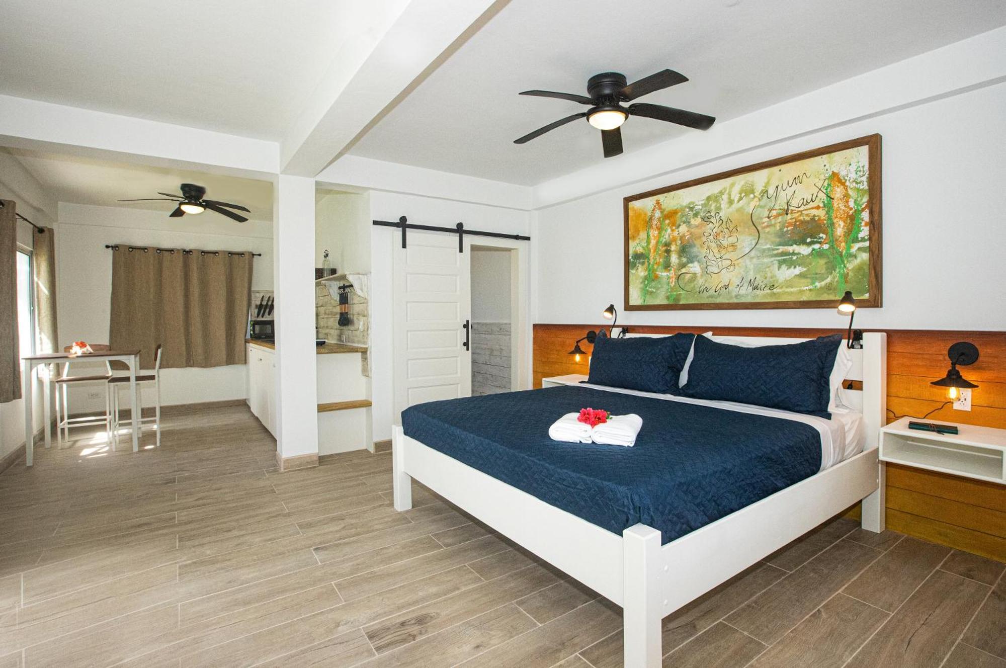 Treetops Hotel Caye Caulker Exteriör bild